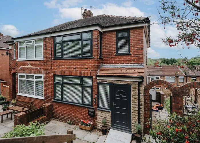 Hilltop House In Central Manchester - Free Parking