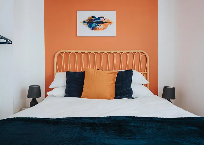 Hilltop House In Central Manchester - Free Parking